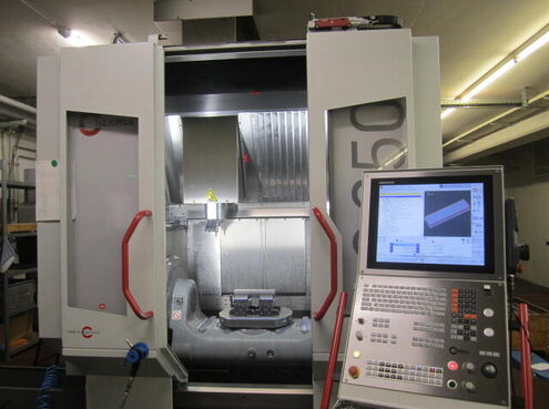 5-Achs-Fräsmaschine in der Produktion von RB Messwerkzeuge